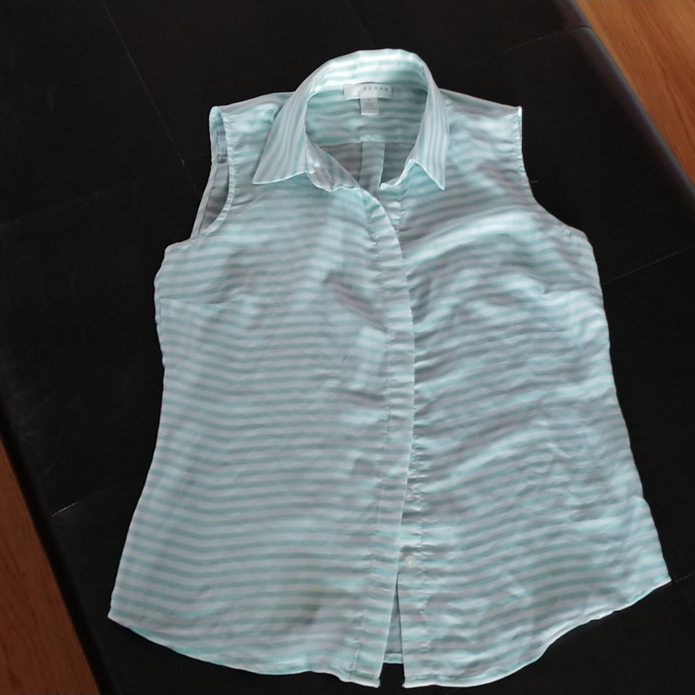 Sleeveless button down shirt